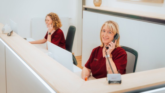 Ansicht der Anmeldung mit Fr. Aumüller und Fr. Dressel