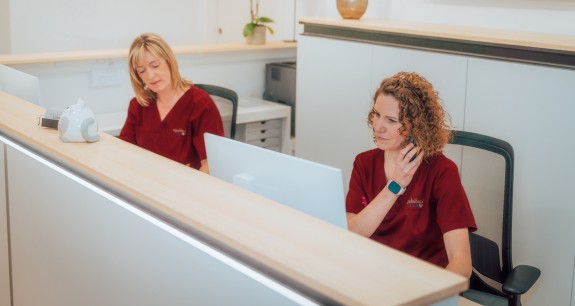 Ansicht der Anmeldung mit Fr. Aumüller und Fr. Dressel